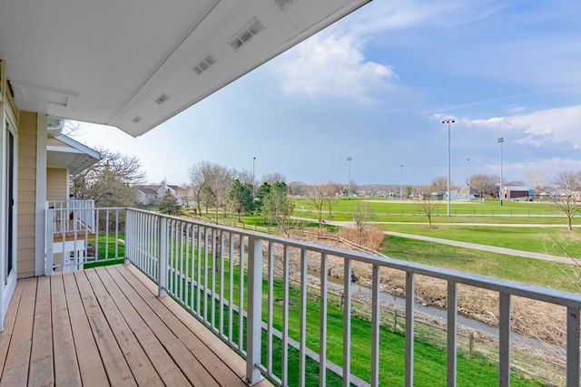 629 W Streamwood Boulevard B, Streamwood, IL 60107