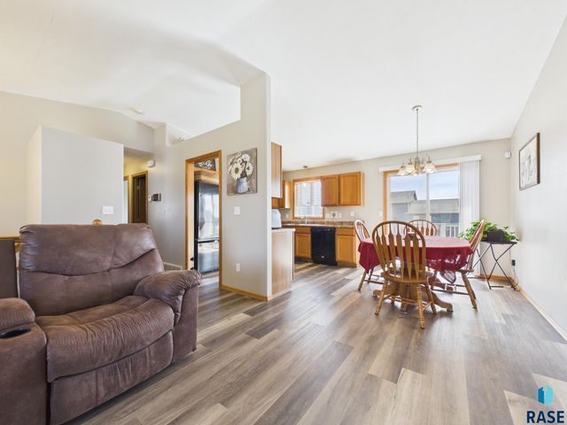 4117 W 92nd St Street, Sioux Falls, SD 57108