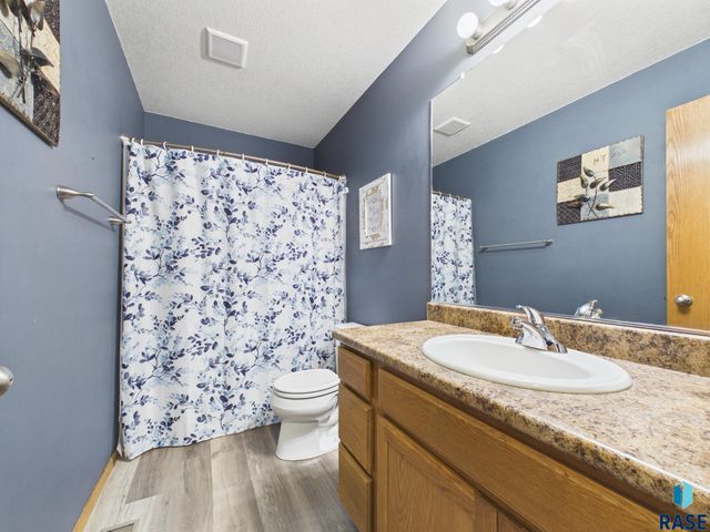 4117 W 92nd St Street, Sioux Falls, SD 57108