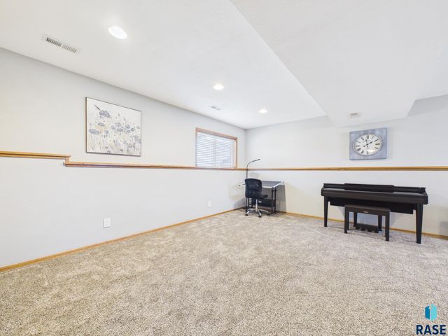 4117 W 92nd St Street, Sioux Falls, SD 57108