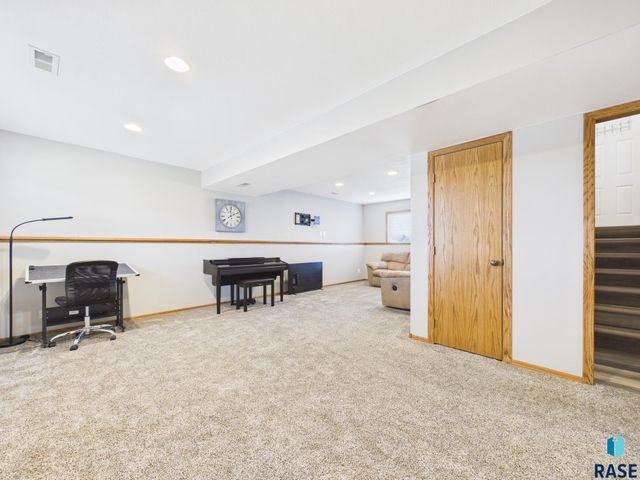 4117 W 92nd St Street, Sioux Falls, SD 57108