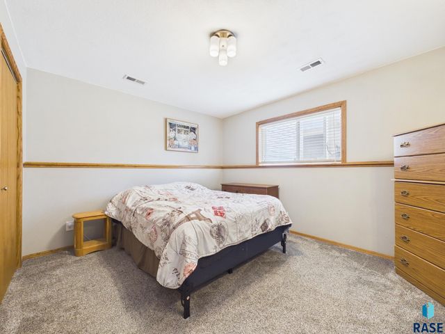 4117 W 92nd St Street, Sioux Falls, SD 57108