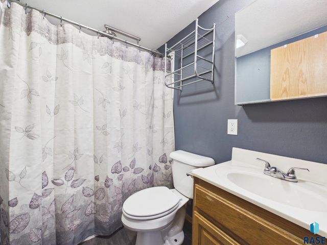 4117 W 92nd St Street, Sioux Falls, SD 57108