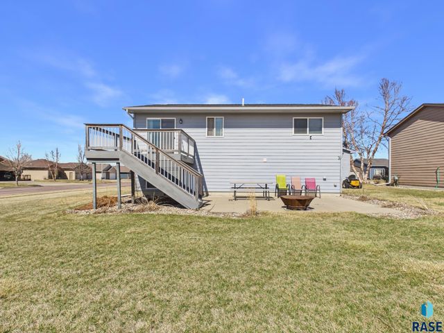 4117 W 92nd St Street, Sioux Falls, SD 57108