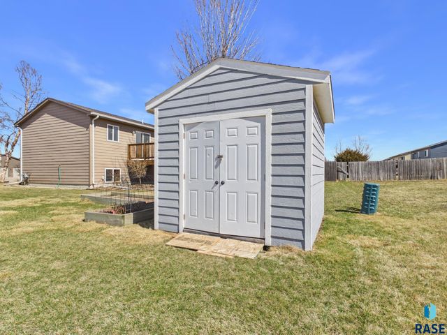 4117 W 92nd St Street, Sioux Falls, SD 57108