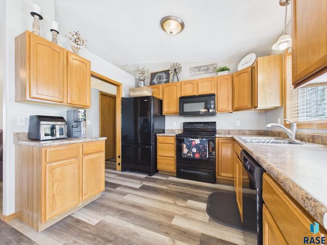 4117 W 92nd St Street, Sioux Falls, SD 57108