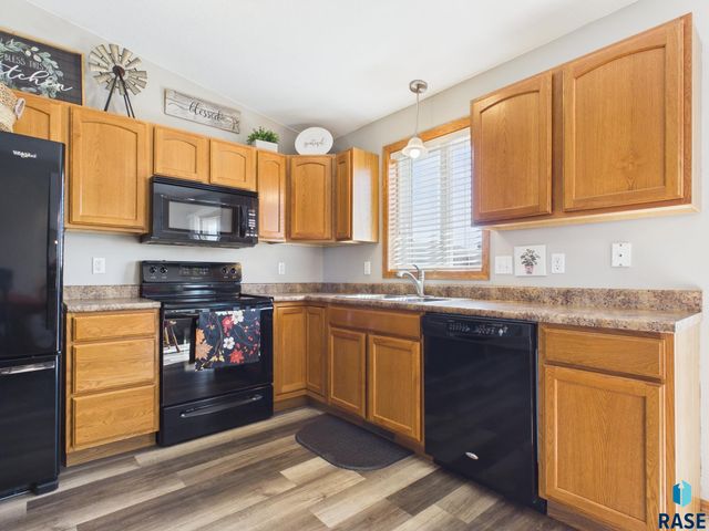 4117 W 92nd St Street, Sioux Falls, SD 57108