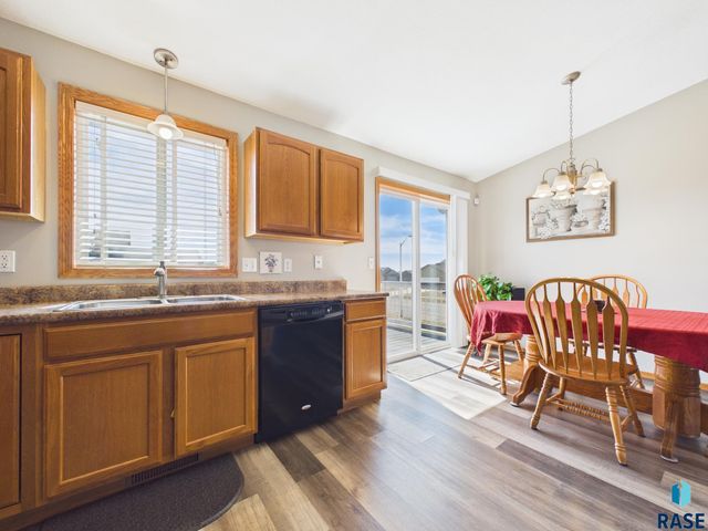 4117 W 92nd St Street, Sioux Falls, SD 57108