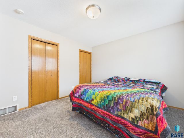 4117 W 92nd St Street, Sioux Falls, SD 57108