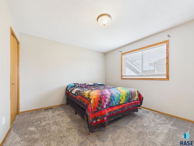 4117 W 92nd St Street, Sioux Falls, SD 57108