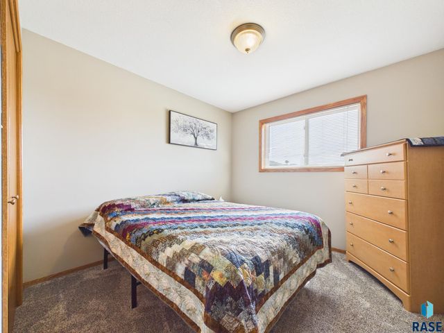 4117 W 92nd St Street, Sioux Falls, SD 57108