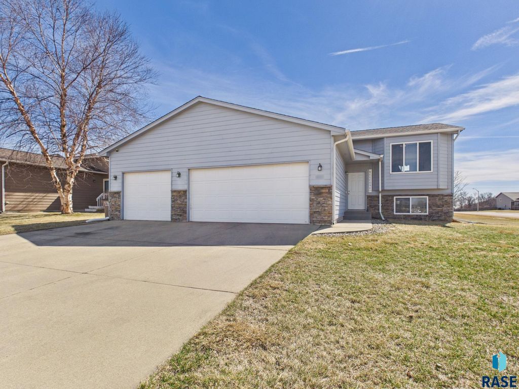 4117 W 92nd St Street, Sioux Falls, SD 57108