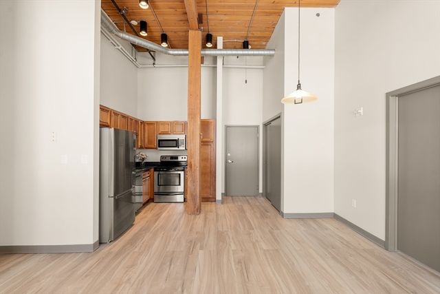 146 Court St 108, Brockton, MA 02302