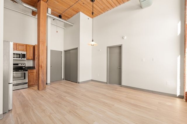 146 Court St 108, Brockton, MA 02302