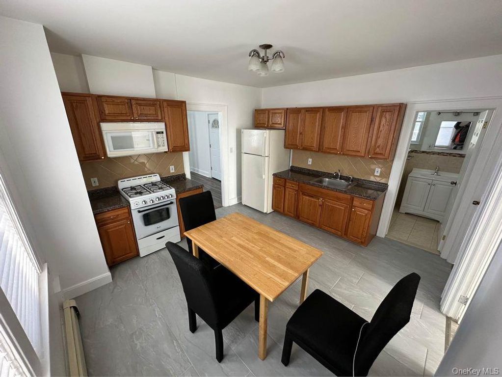 11110 14th Avenue, College Point, NY 11356