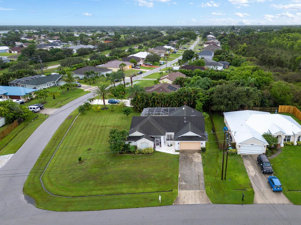 2962 SE Bella Road, Port St Lucie, FL 34984