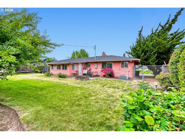 2562 DOVER Dr, Eugene, OR 97404