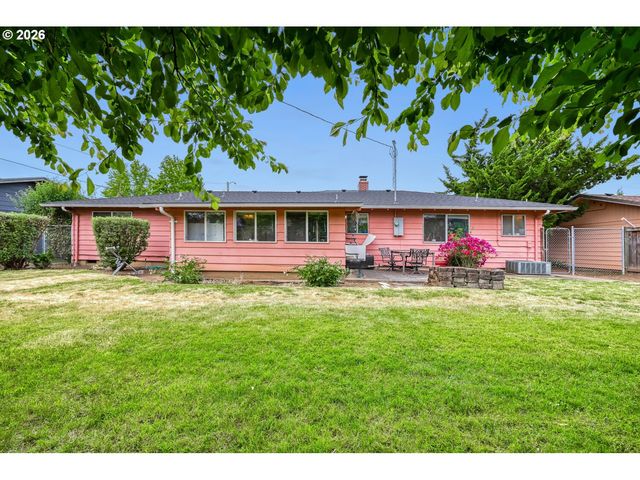 2562 DOVER Dr, Eugene, OR 97404