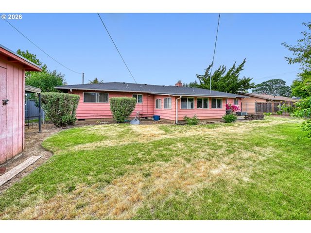 2562 DOVER Dr, Eugene, OR 97404