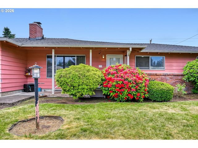 2562 DOVER Dr, Eugene, OR 97404