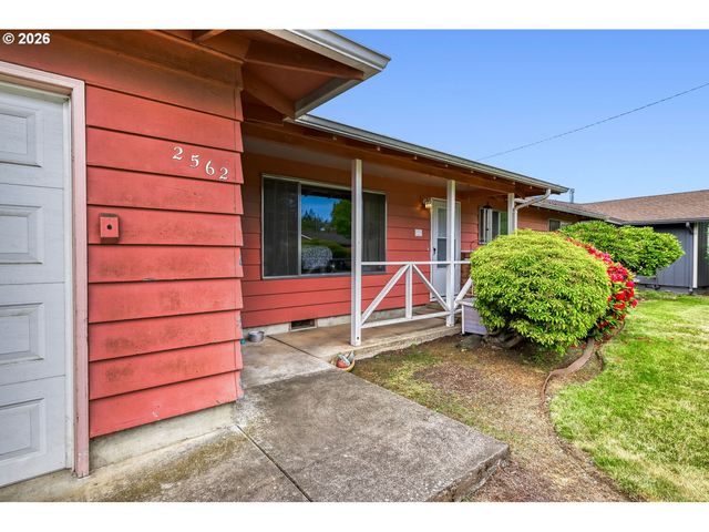 2562 DOVER Dr, Eugene, OR 97404