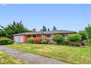 2562 DOVER Dr, Eugene, OR 97404