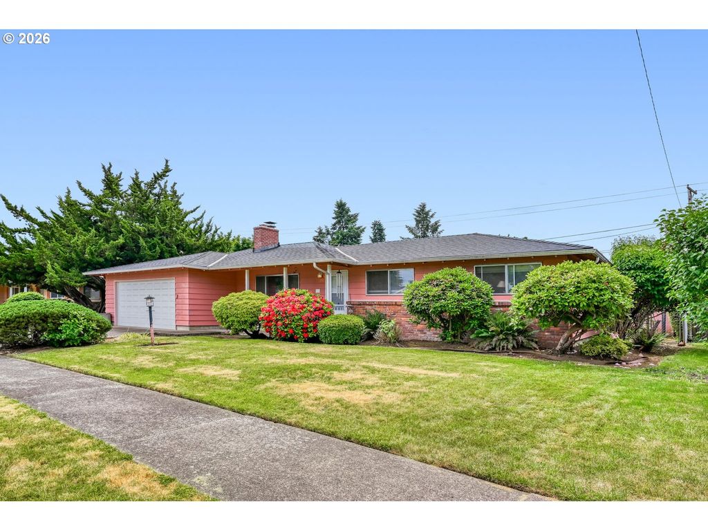 2562 DOVER Dr, Eugene, OR 97404