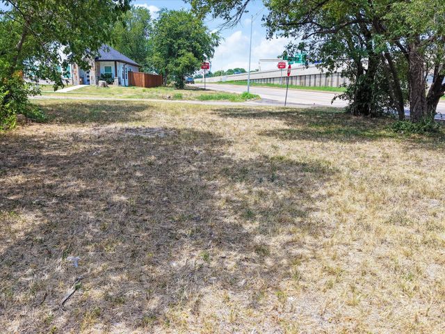 804 E Powell Avenue, Fort Worth, TX 76104