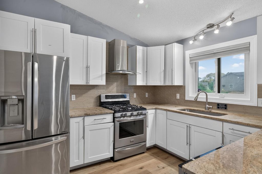 8919 Victoria Gardens, Brooklyn Park, MN 55443 — photo 3