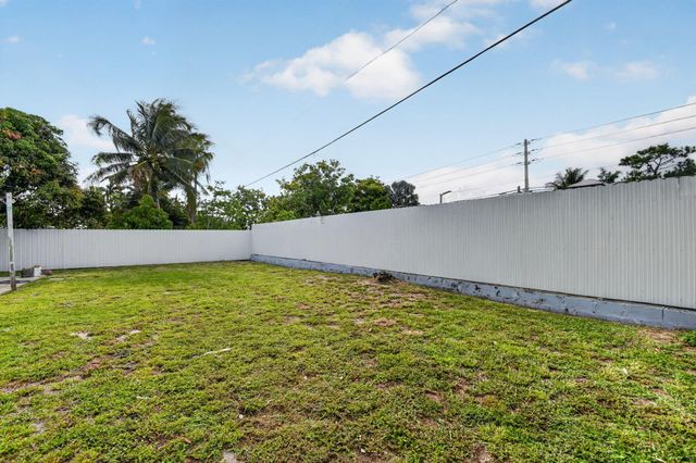 4033 Kent Avenue, Lake Worth Beach, FL 33461