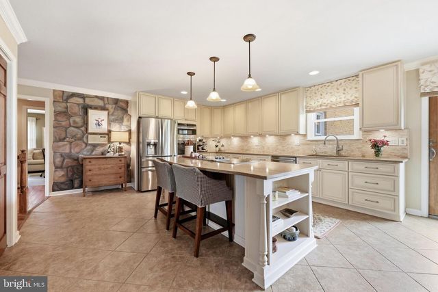 530 E MOUNTAIN RD, Knoxville, MD 21758
