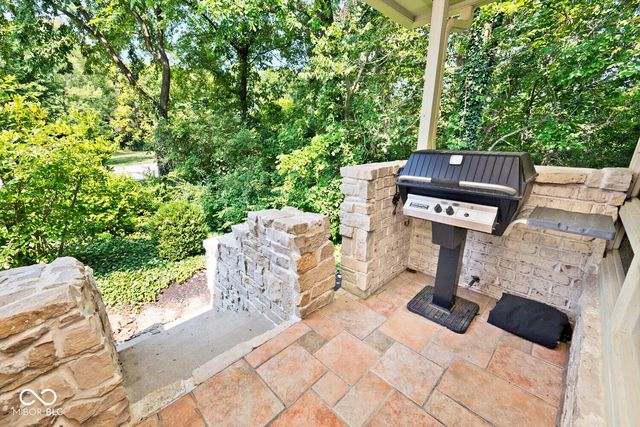 3325 Nottinghill Drive E, Plainfield, IN 46168