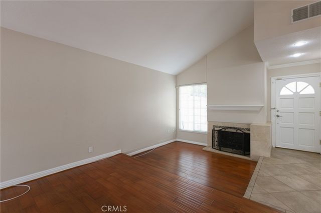 5 Petersburg, Irvine, CA 92620