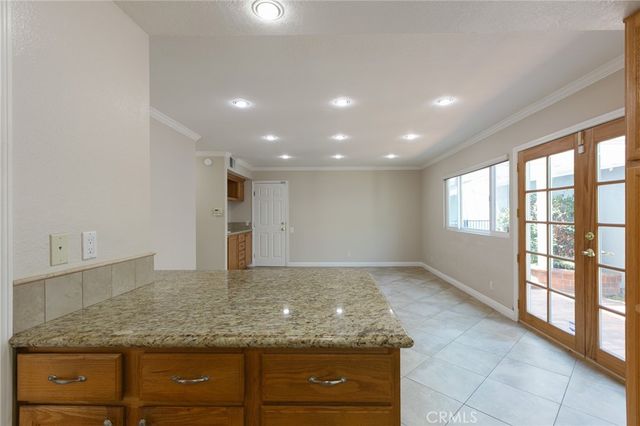 5 Petersburg, Irvine, CA 92620