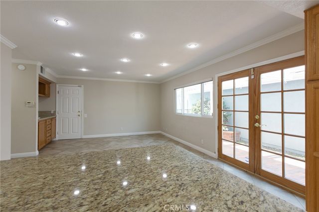 5 Petersburg, Irvine, CA 92620