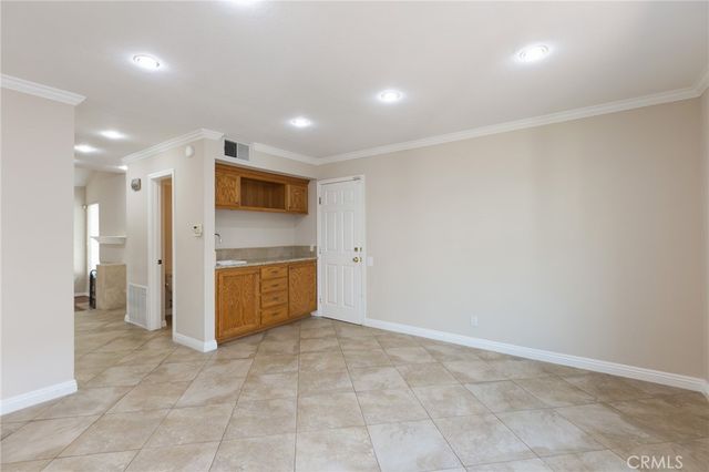 5 Petersburg, Irvine, CA 92620