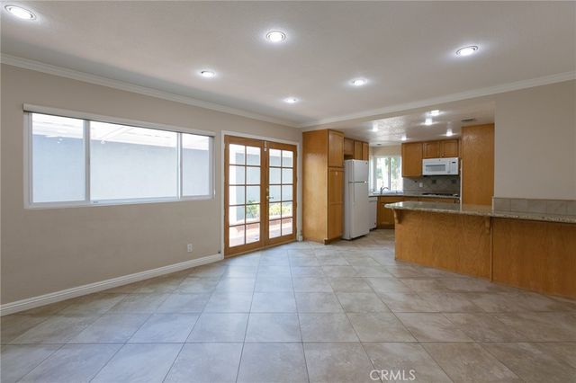 5 Petersburg, Irvine, CA 92620