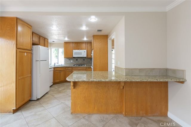 5 Petersburg, Irvine, CA 92620