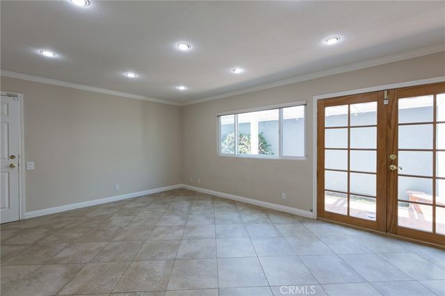 5 Petersburg, Irvine, CA 92620