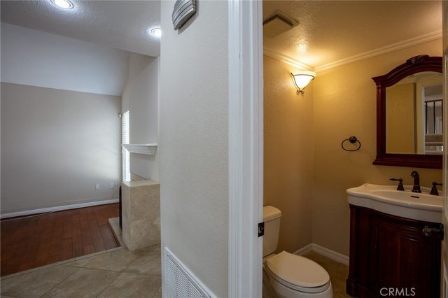 5 Petersburg, Irvine, CA 92620