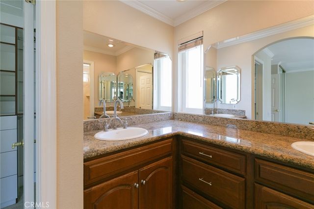 5 Petersburg, Irvine, CA 92620