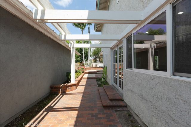 5 Petersburg, Irvine, CA 92620