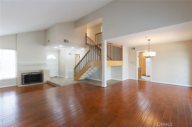 5 Petersburg, Irvine, CA 92620