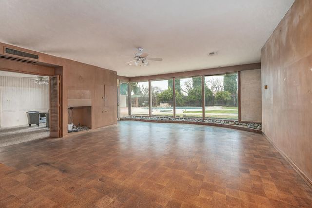 206 Meadow Ln, Modesto, CA 95351