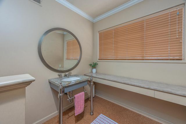 206 Meadow Ln, Modesto, CA 95351