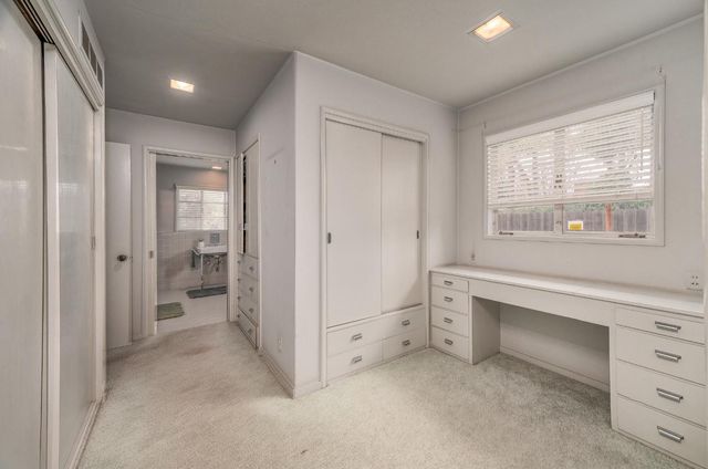 206 Meadow Ln, Modesto, CA 95351