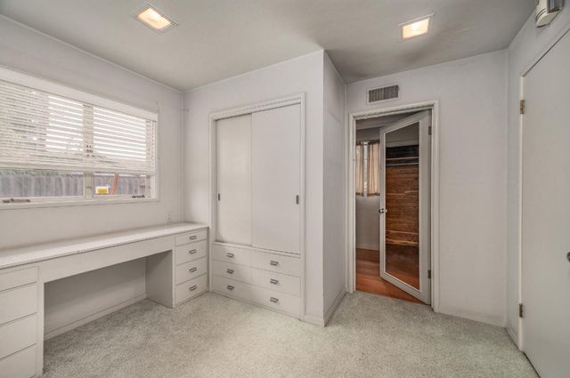 206 Meadow Ln, Modesto, CA 95351