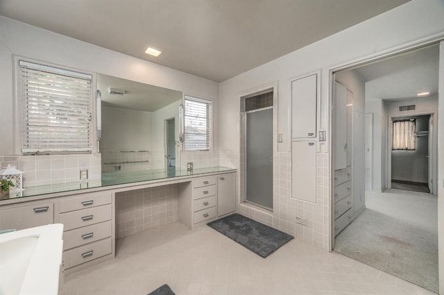 206 Meadow Ln, Modesto, CA 95351