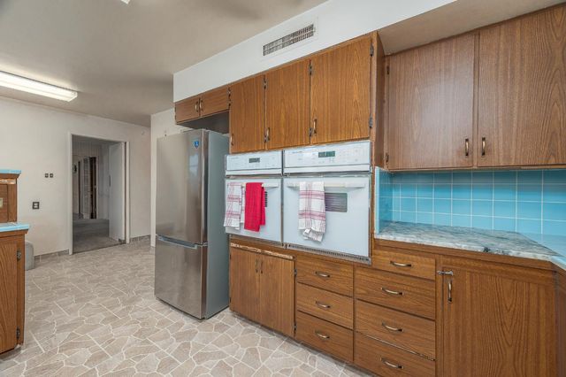 206 Meadow Ln, Modesto, CA 95351