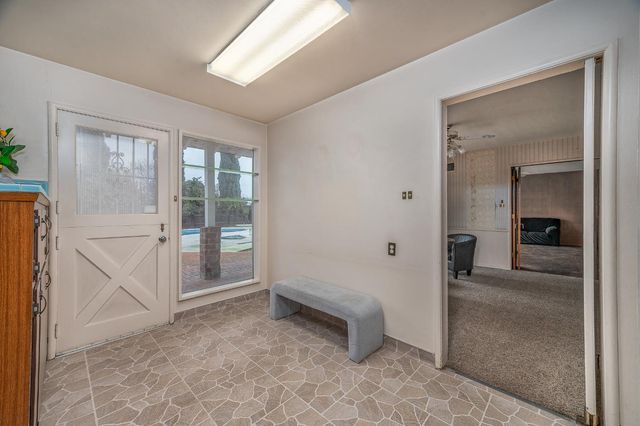 206 Meadow Ln, Modesto, CA 95351